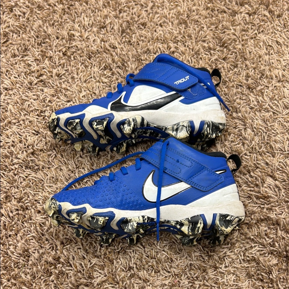 Nike Kids Royal Blue and White cleats - Picture 4 of 5